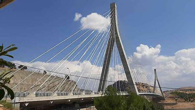Nissibi Köprüsü'nden deprem sonrası 400 bin araç geçti