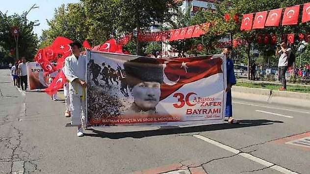 Batman'da 30 Ağustos Zafer Bayramı Coşkuyla Kutlandı