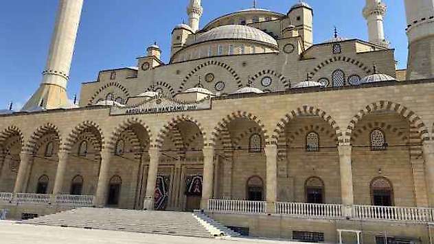 Depremde Zarar Gören Abdülhamit Han Camii'nin 25 Eylül'de Yeniden İbadete Açılması Planlanıyor