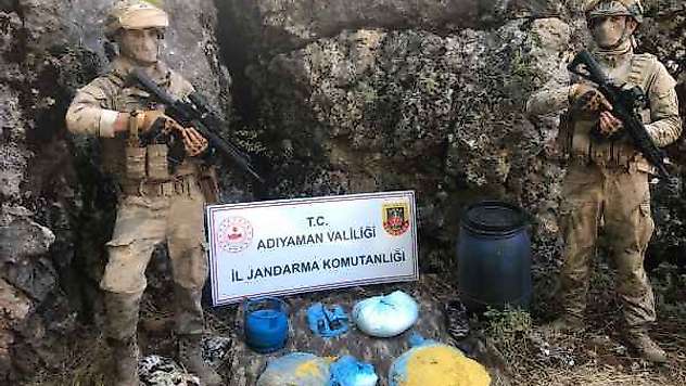 Adıyaman'da Teröristlere Ait Yaşam Malzemesi Ele Geçirildi