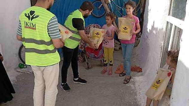 Deprem Bölgesindeki 500 Yetim Öğrenciye Kırtasiye Yardımı Yapıldı