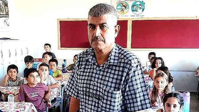 Deprem Ondan Çok Şey Aldı Ama O Öğrencilerini Bırakmadı