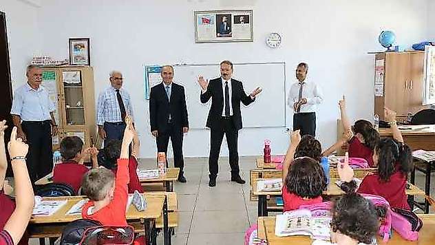 İl Müdürü Okulları Ziyaret Edip, Öğretmen ve Öğrencilerle Eğitim Üzerine Sohbet Etti