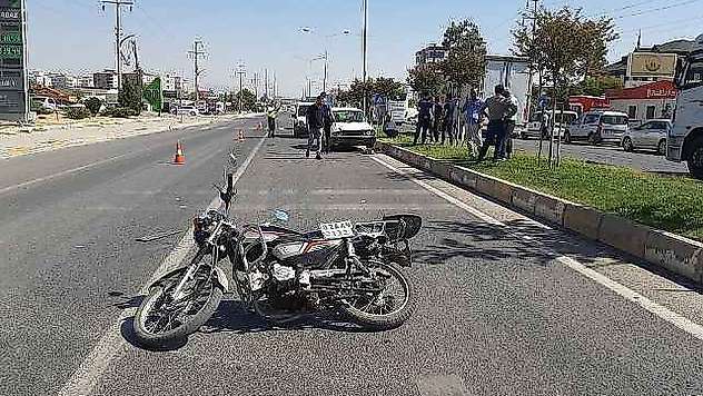 Otomobil motosikletle çarpıştı:  1 kişi ağır yaralı