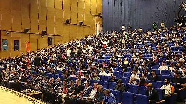 İlk defa üniversite kazanan öğrencilere 5 bin lira burs desteği