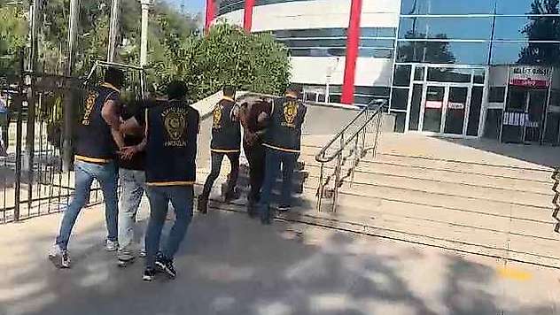 Hırsızlık zanlıları adliyeye sevk edildi