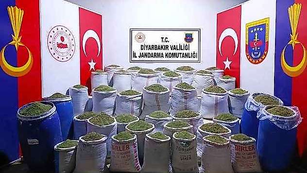 Uyuşturucunun Kökü Kazılıyor: 1 ton 319 kilo Esrar Ele Geçirildi