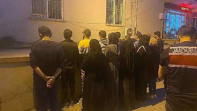 Kilis'te 16 Kaçak Göçmen Yakalandı