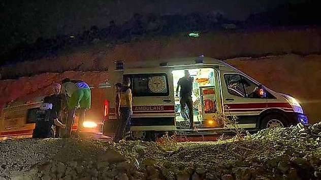 Araç Takla Attı İçindekiler Ölümden Döndü : 3 yaralı