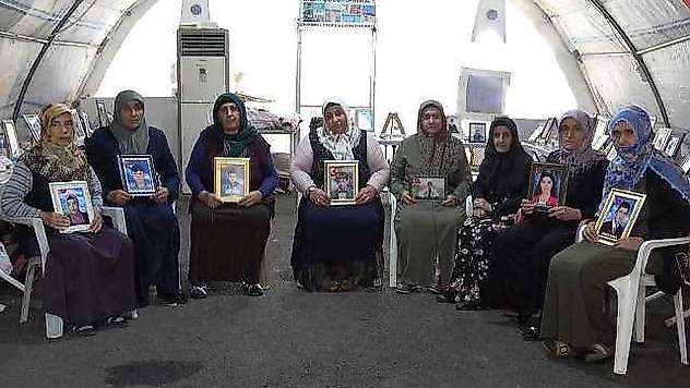 10 Yıldır Evlat Hasreti Çeken Anne: 'Eğer Oğlum Beni Görüp Duyuyorsan Gel Devlete Teslim Ol'