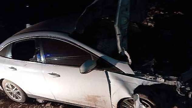 Tırın patlayan tekerinden fırlayan jant kazaya neden oldu: 2 yaralı
