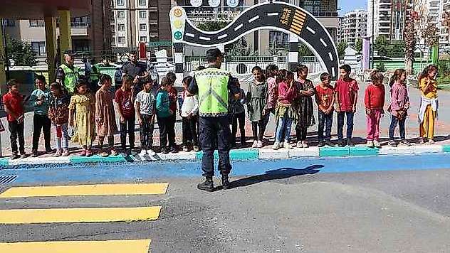Çocuk Trafik Eğitim Parkı İle Hem Eğlendiler Hem Öğrendiler