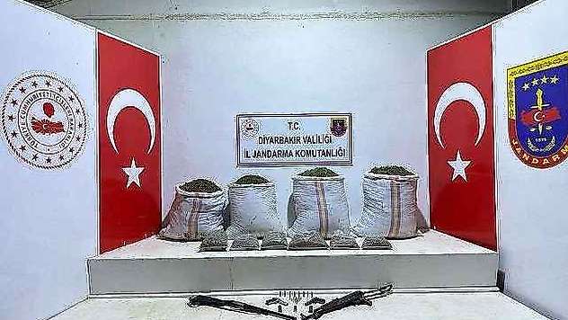 74 Kilogram Esrar İle Çok Sayıda Silah Ele Geçirildi