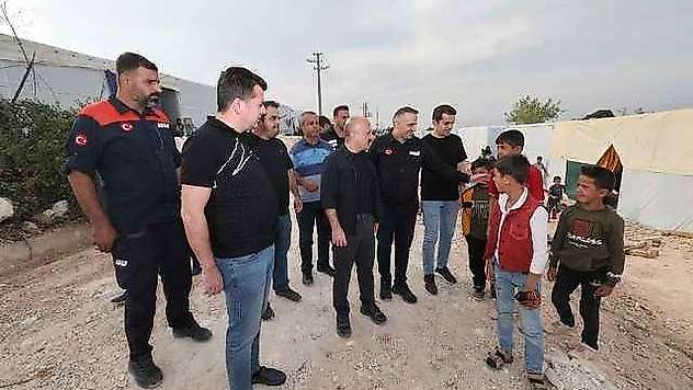 Vali Varol, Konteyner Kentte Yaşayan Depremzedelerle Bir Araya Geldi