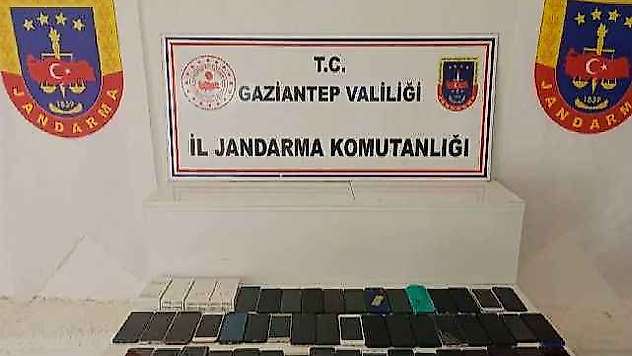 570 bin lira değerinde kaçak cep telefonu ele geçirildi: 1 gözaltı