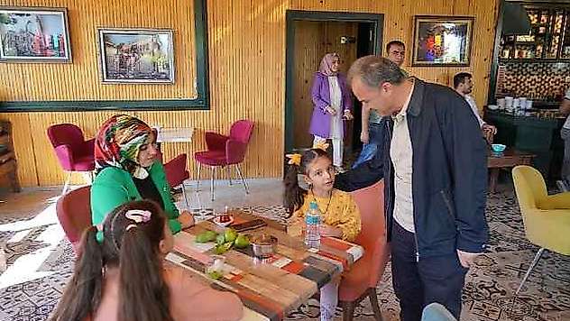 Ailesini kaybeden depremzede çocuklara moral etkinliği