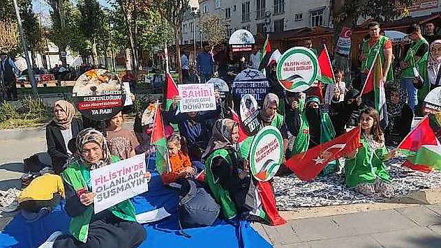 Kadınlar, Filistin İçin Oturma Eylemi Başlattı