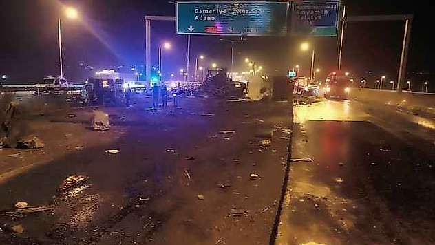 Freni Patlayan Tır Dehşet Saçtı: 3 Ölü, 11 Yaralı