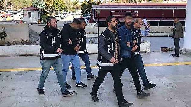 Silah Kaçakçılığından Adliyeye Sevk Edilen 3 Şüpheli Tutuklandı