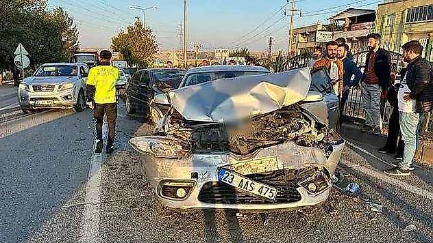 6 Aracın Karıştığı Zincirleme Kazada 3 Kişi Yaralandı