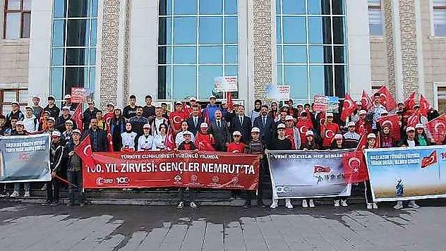 Cumhuriyetin 100. Yılında 100 Genç Nemrut Dağı'nda