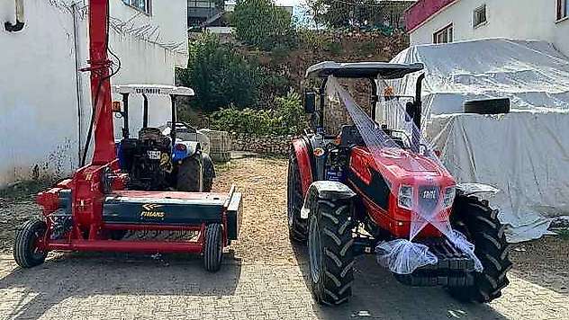 Rotaryden Süt Birliğine Traktör Ve Silaj Makinesi Desteği