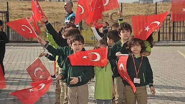 Malatya'da 10 bin bayrak dağıtıldı