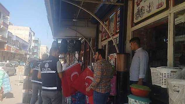 Bayrak Dağıtan Zabıta Amiri Bıçaklandı