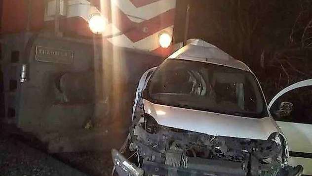 Yük Treni Hemzemin Geçitte Araçla Çarpıştı: 1 Yaralı