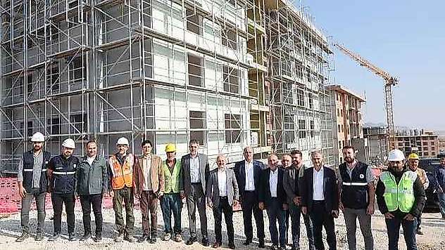 İl protokolü kalıcı deprem konutlarını inceledi
