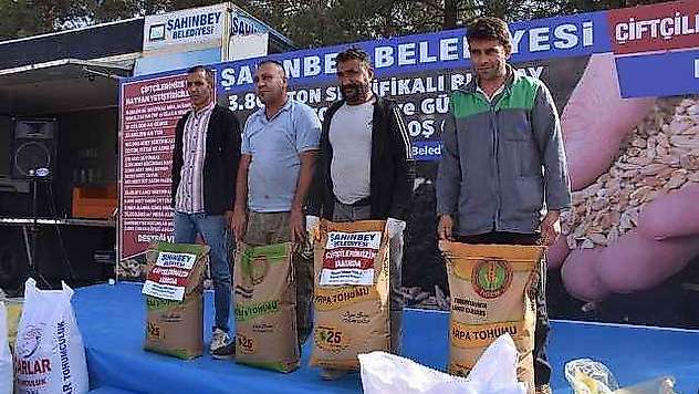 Şahinbey Belediyesi'nin buğday-arpa tohumu ve gübre desteği devam ediyor