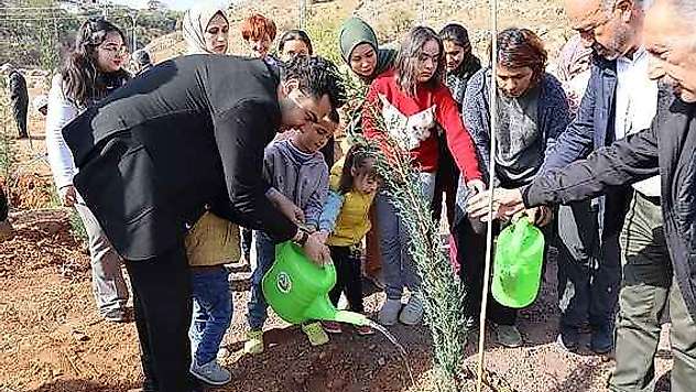 Gölbaşı İlçesinde 6 Şubat Deprem Şehitleri Mezarlığında Ağaç Dikildi