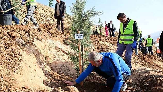 Depremde hayatını kaybedenleri isimleri Şehir Parkı'nda yaşayacak