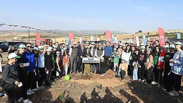 Milli Ağaçlandırma Günü'nde Binlerce Fidan Toprakla Buluşturuldu