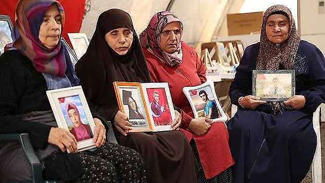 Evlat nöbetindeki anne: 'İsrail'in Gazze'ye yaptığı zulmü 40 yıldır HDP ve PKK bize yapıyor'