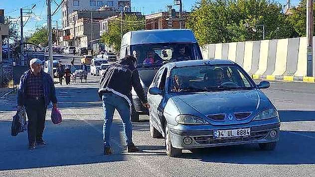 Narkotik Polisleri Ergani'de Vatandaşları Bilgilendirdi