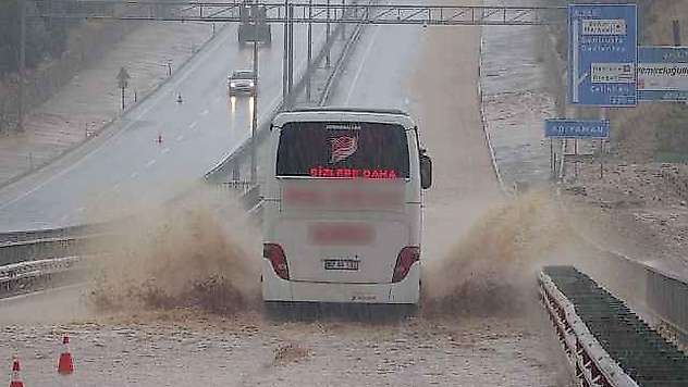 Şiddetli Yağış Adıyaman'ı Etkisi Altına Aldı
