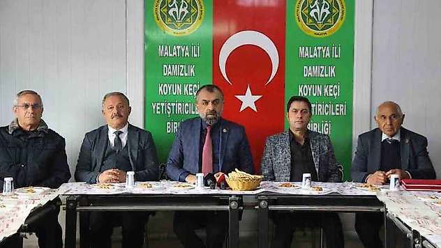 Muhtarlardan tarıma yapılan hizmete plaketle teşekkür