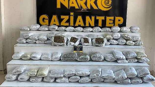 Gaziantep'te 41 kilo skunk ve metamfetamin ele geçirildi