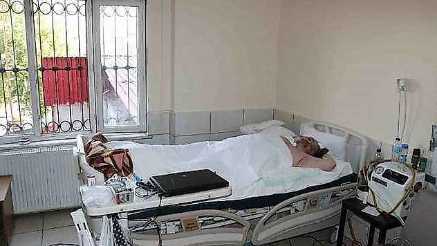 'Yatan Adam' olarak bilinen sosyal medya fenomeni kazadan 19 yıl sonra hayatını kaybetti