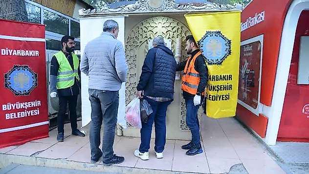 Diyarbakır'da ikram çeşmesinden sıcak çorba akmaya başladı