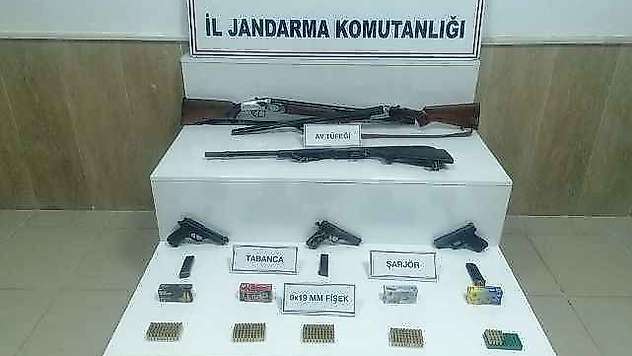 Gaziantep'te Kaçak 5 Tabanca İle 3 Av Tüfeği Ele Geçirildi