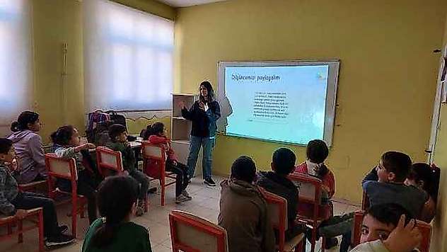 Diyarbakır'da kadın ve çocuklara şiddetle mücadele eğitimi