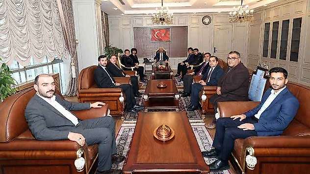 Vali Varol Münazara Birincisi Öğrencileri Ağırladı