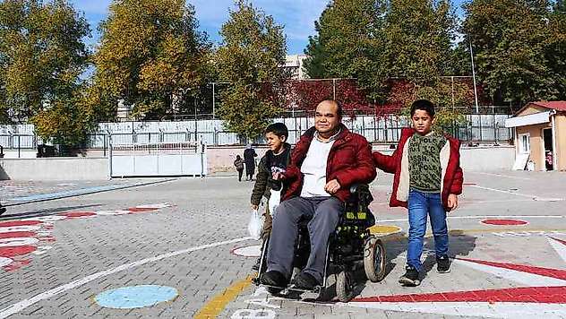Koca Yürekli Engelli Baba Hayatını Çocuklarına Adadı