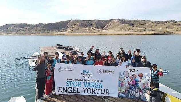 Down Sendromlu Çocuklar İlk Kez Tekneye Binip Kürek Çekti