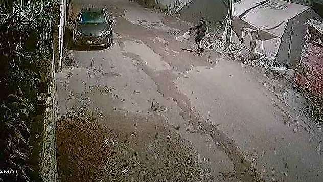 Çadırda kalan ailenin eşyalarını çalıp kaçtı