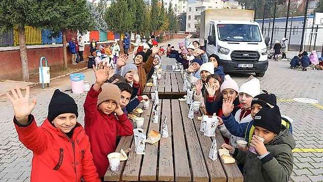 Kahramanmaraş'ta öğrencilere çorba ikramı