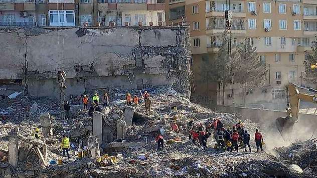 Depremde 77 kişiye mezar olan binanın inşasında elverişsiz malzeme kullanılmış