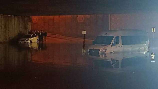 Gaziantep'te sağanak hayatı felç etti